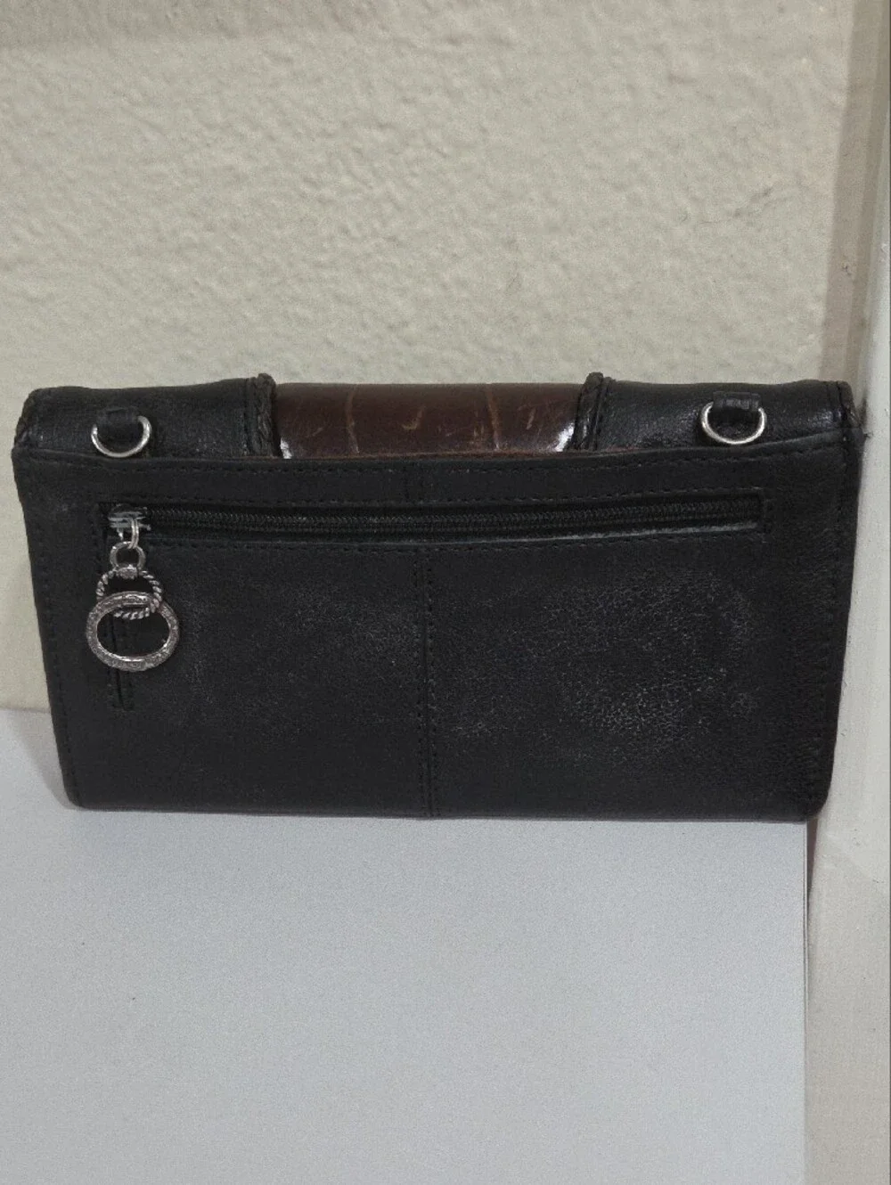 Brighton Vintage Leather Tri-Fold Wallet in Black and Dark Brown